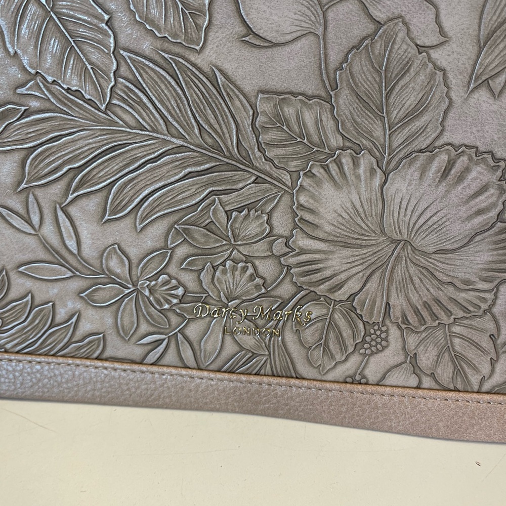 XL DARCY MARKS LONDON TAN LARGE TOTE - Picture 7 of 13